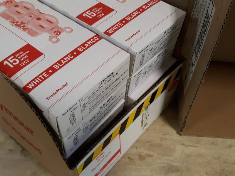lot 27 image: (80) Pass & Seymour 15A White Outlets - NIB