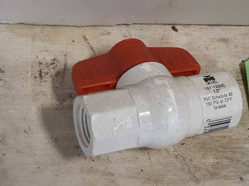 lot 71 image: (36) PVC Sch40 Ball Valves 12 Threaded