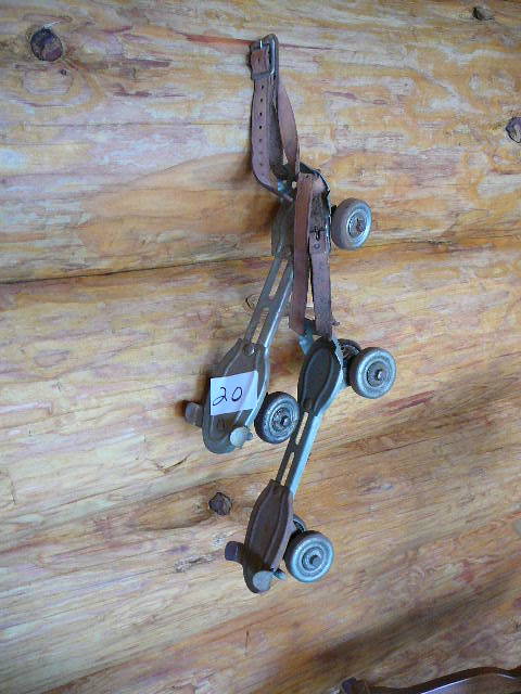 lot 20 image: Vintage Metal Roller Skates Adjustable