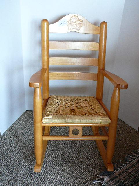 lot 26 image: Kids Rocking Chair  (DU)