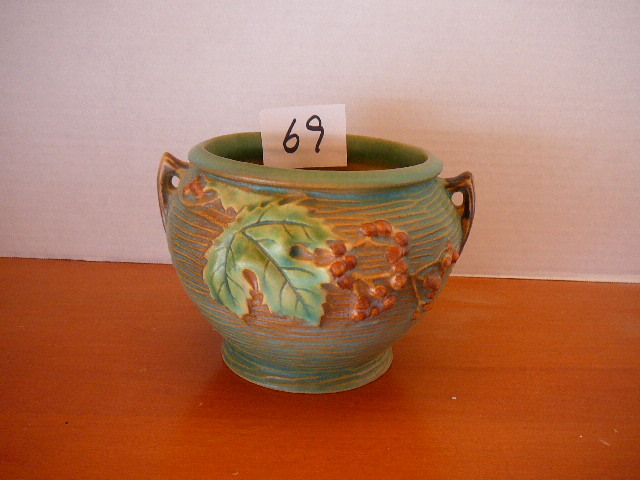 lot 69 image: Roseville 657-16 U.S.A Pottery Bowl