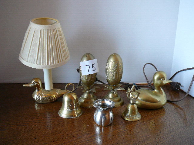 lot 75 image: Lot of Copper Home Decor