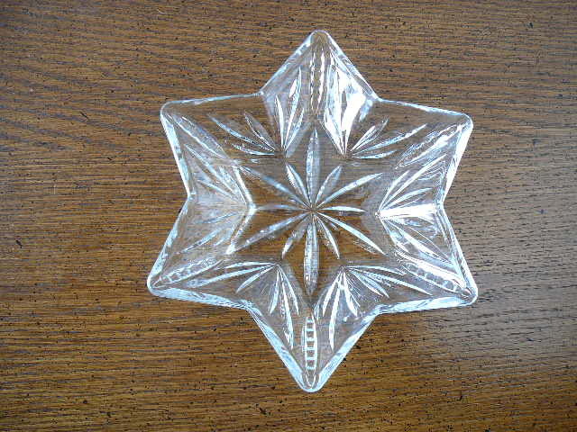 lot 77 image: Cut Crystal Star Candy Bowl