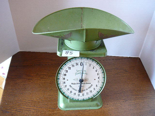 lot 85 image: Vintage American Family Scale