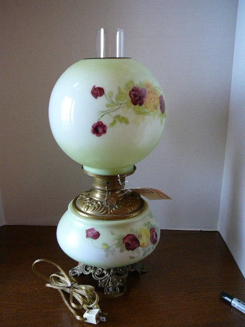 lot 87 image: Vintage Electric Hurricane Lamp