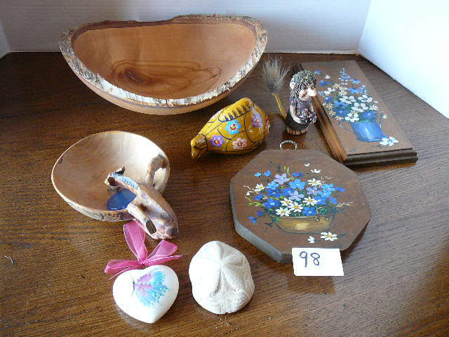 lot 98 image: Lot of Home Decor