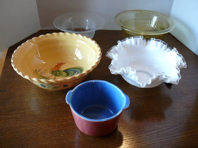 lot 101 image: Lot of Decorative Bowls