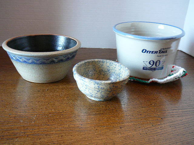 lot 102 image: Lot of Pottery Bowls