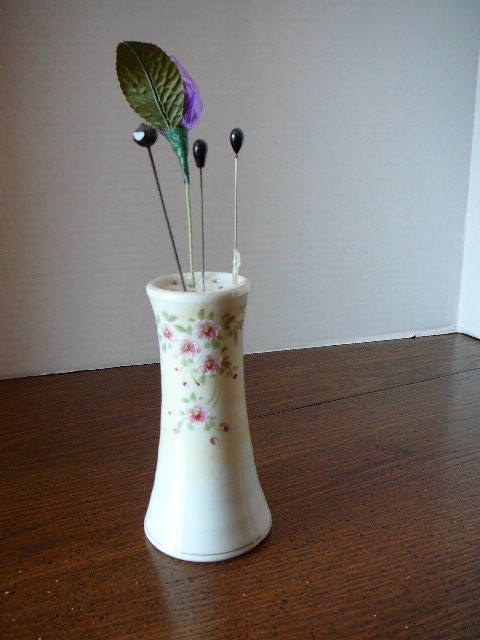 lot 104 image: Antique Hat Pin Holder With 3 Hat Pins