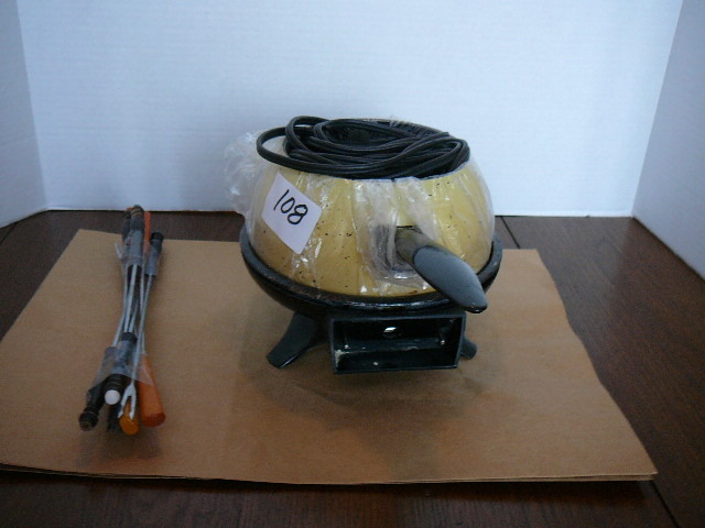 lot 108 image: Oster Fondue Pot With Sticks