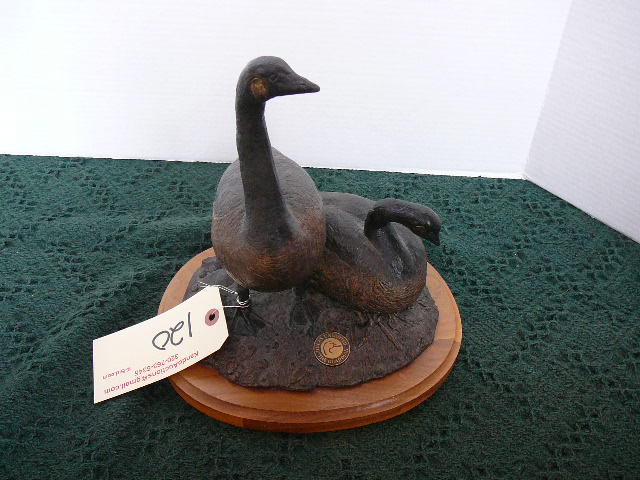 lot 120 image: Ducks Unlimited The Guardian 2 Geese Statue