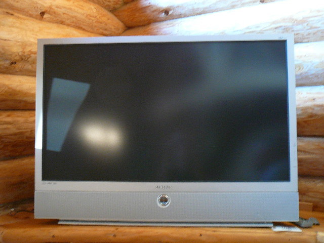 lot 148 image: Samsung 49 Corner To Corner TV With Remote & Owners Manual
