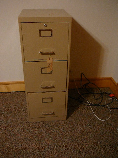 lot 169 image: 3 Drawer Metal Filing Cabinet