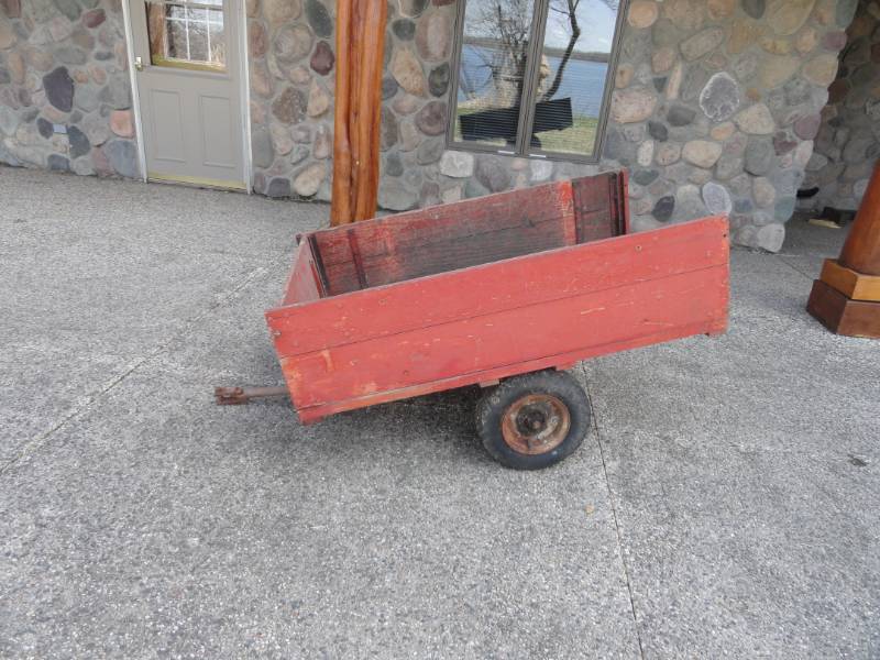 lot 5 image: Lawn Cart