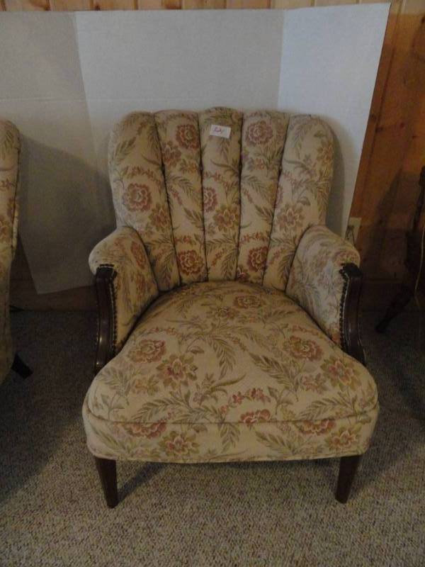 lot 321 image: Cloth Chair