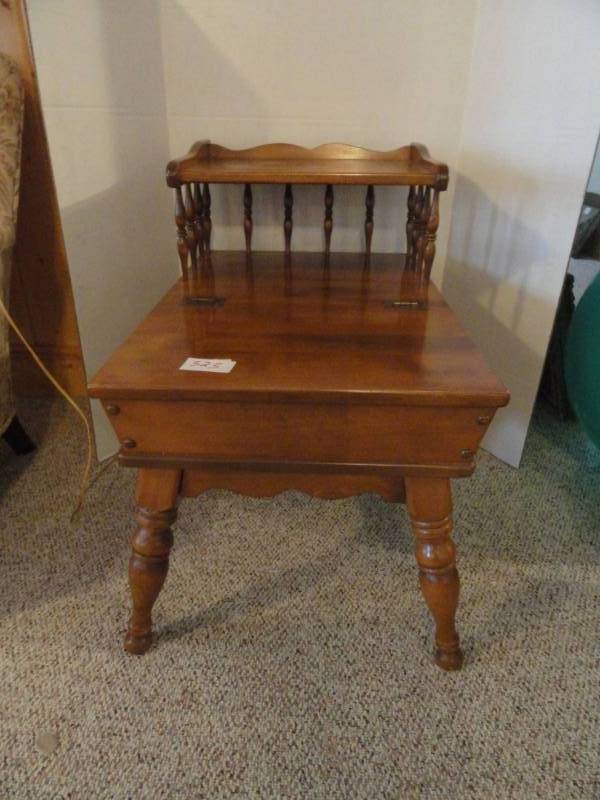 lot 323 image: End Table
