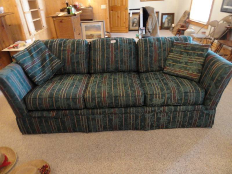 lot 325 image: Couch
