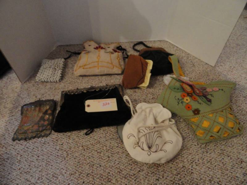 lot 326 image: Ladies Vintage Hand Bags