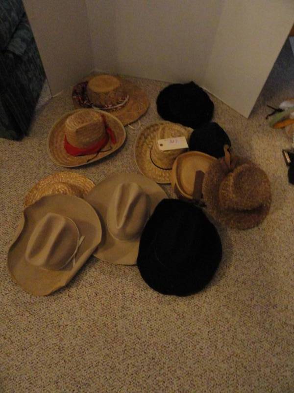 lot 327 image: Hats, Mans, Ladies, Felt, Straw