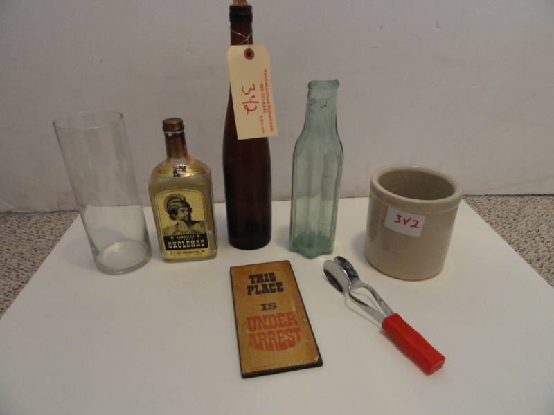 lot 342 image: Glassware