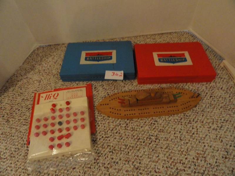 lot 362 image: Games- Battle Ship, Hi-Q, Cribbage Board