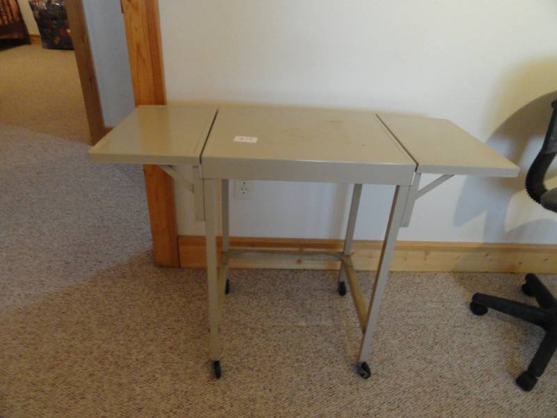 lot 379 image: Metal Stand with Flip down sides on casters