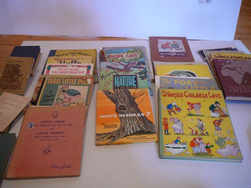 lot 207 image: Lot of Misc Books