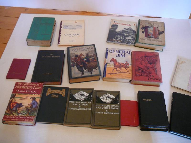 lot 208 image: Lot of Books