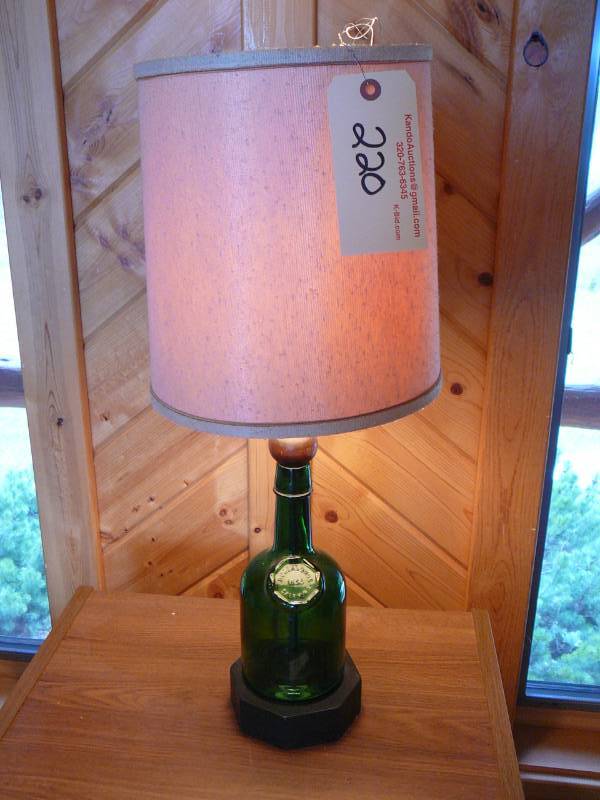 lot 220 image: Lamp