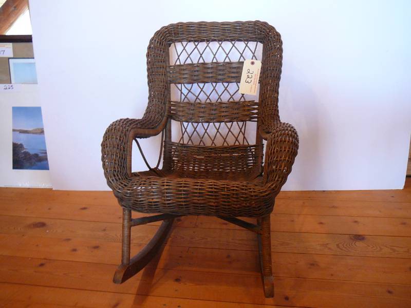 lot 223 image: Childrens Wicker Rocking Chair