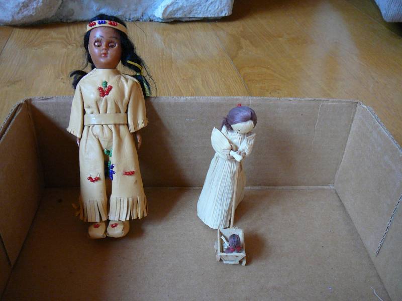 lot 187 image: Lot of Dolls