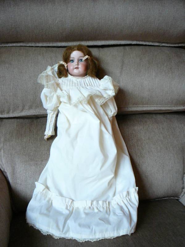 lot 191 image: Armand Marseille 370 Doll