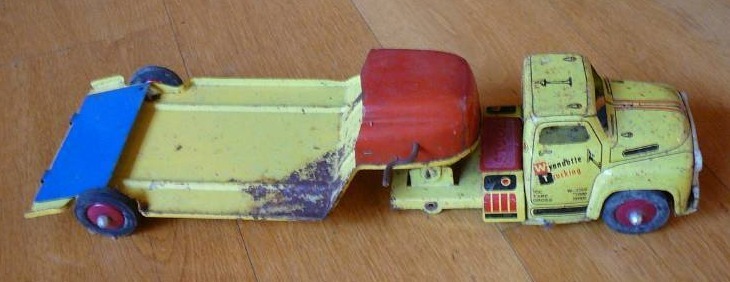 lot 195 image: Wyandotte Trucking With Trailer