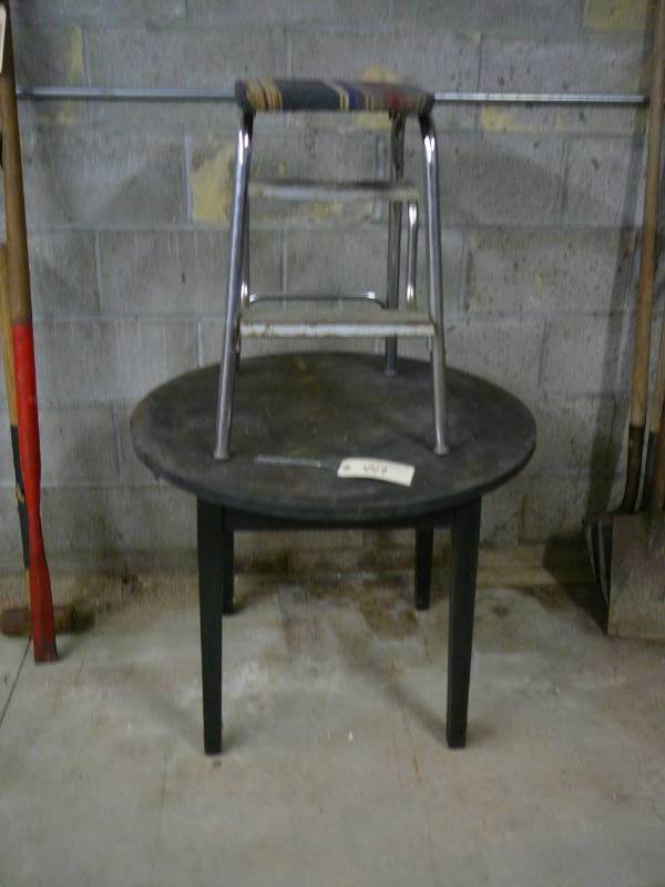 lot 449 image: Stool & Kids Table
