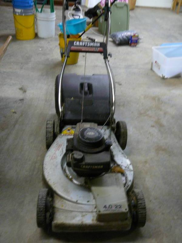 lot 464 image: Push Lawn Mower with Bagger
