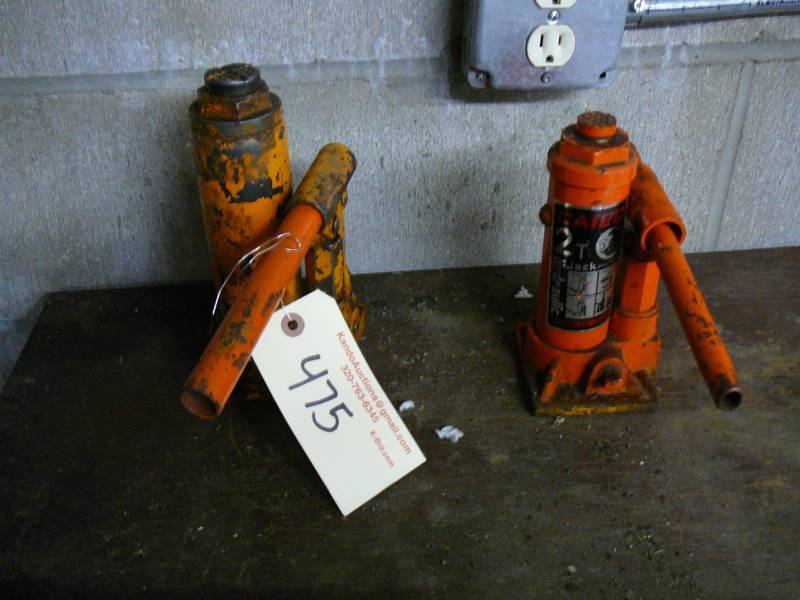 lot 475 image: Bottle Jacks