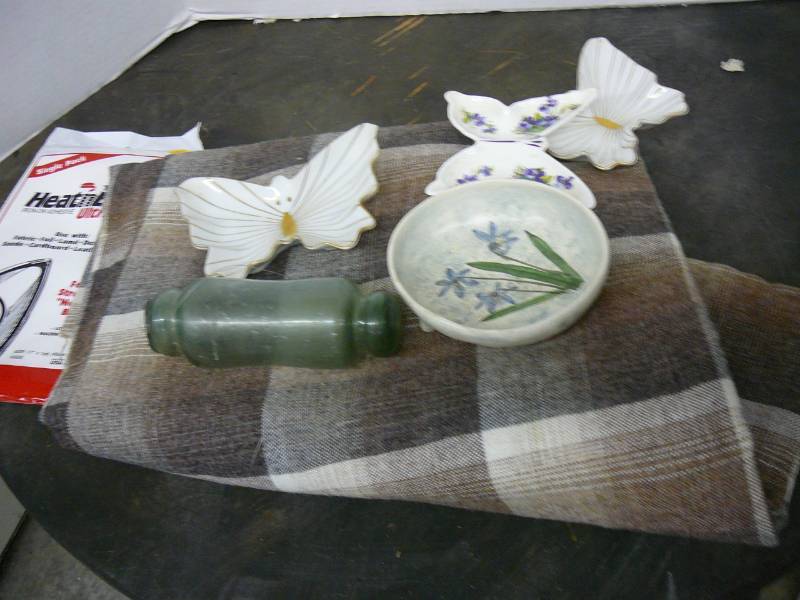lot 490 image: 3 Vintage Japanese Hand-blown glass fishing floats & Hand Painted Butterfly Dishes