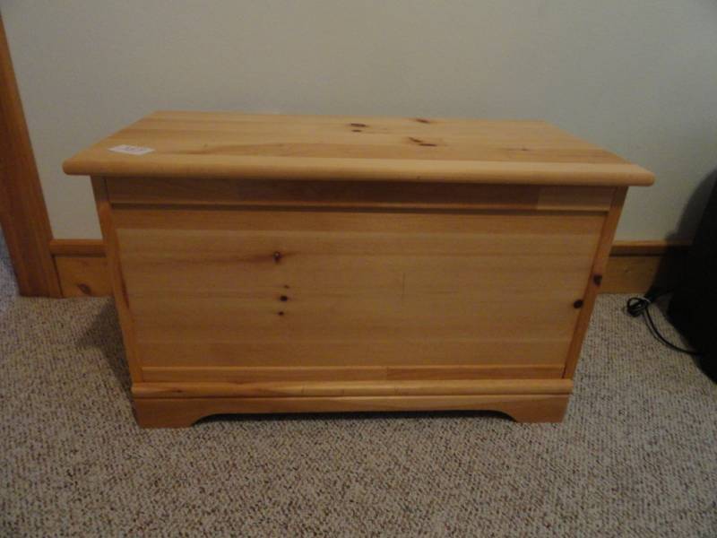 lot 389 image: Wooden Trunk  Toy Box