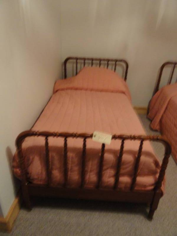 lot 401 image: Vintage Bed