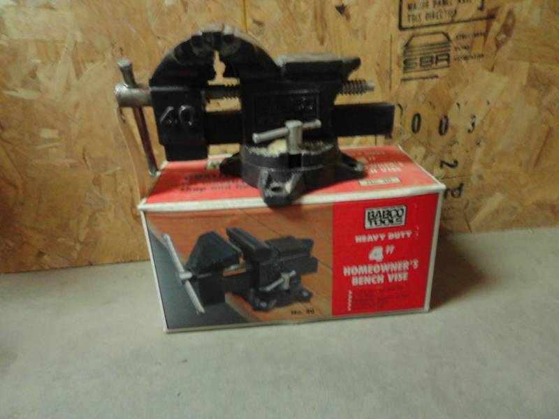 lot 417 image: Heavy Duty 4 Bench Vise