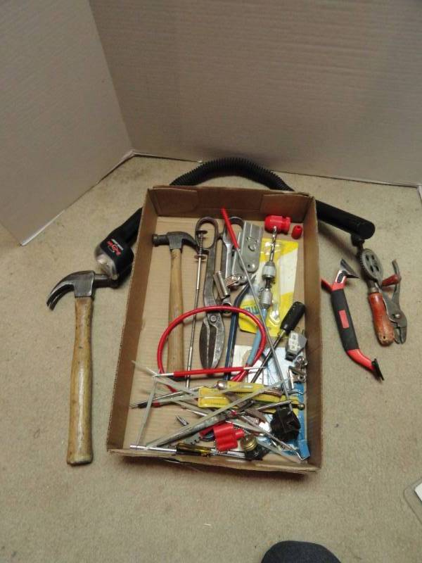 lot 424 image: Lot of Hand Tools