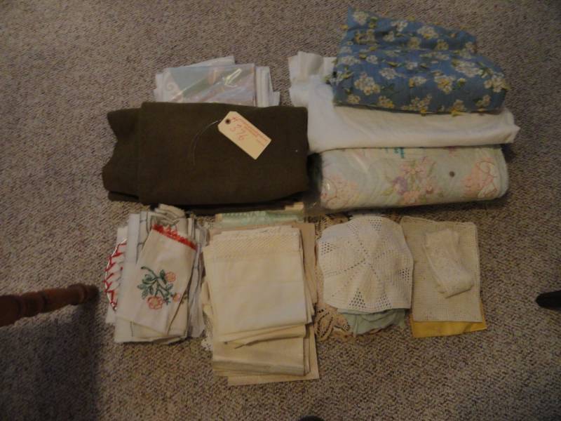 lot 376 image: Lot of Pillow Cases, Quilt, Wool Blanket