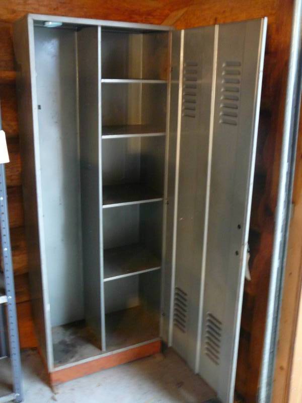 lot 496 image: Steel locker cabinet