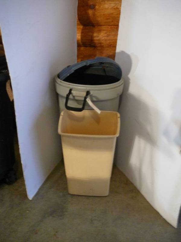 lot 501 image: Garbage cans