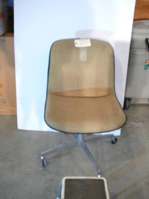lot 508 image: Chair and step stool