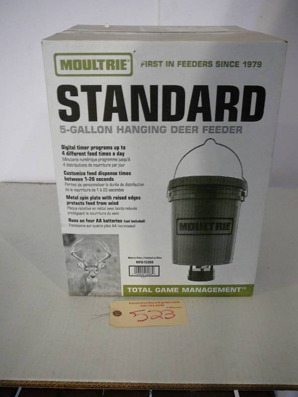 lot 523 image: Standard 5 gallon hanging deer feeder