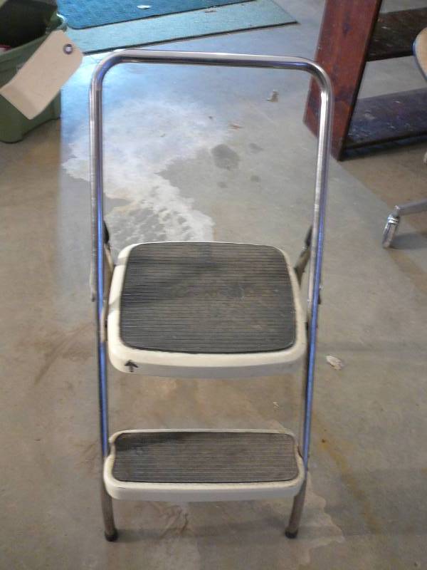 lot 527 image: Costco Stool