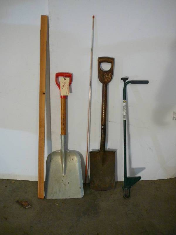 lot 542 image: Shovels, Weed digger
