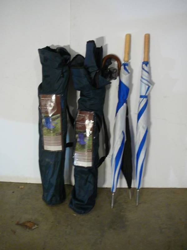 lot 543 image: Bag Chairs & Umbrellas