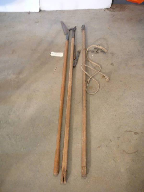 lot 555 image: Pole Trimmers